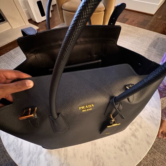 PRADA BLACK LEATHER SAFFIANO TOTE BAG GOLD ACCENTS - Picture 14 of 14